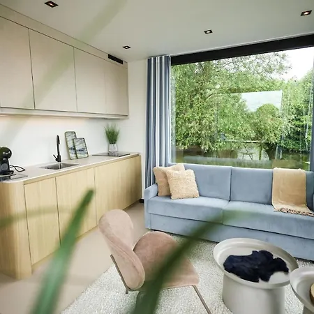 Дом отдыха Revolution House Boat