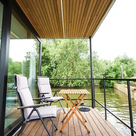 Revolution House Boat * Strijensas